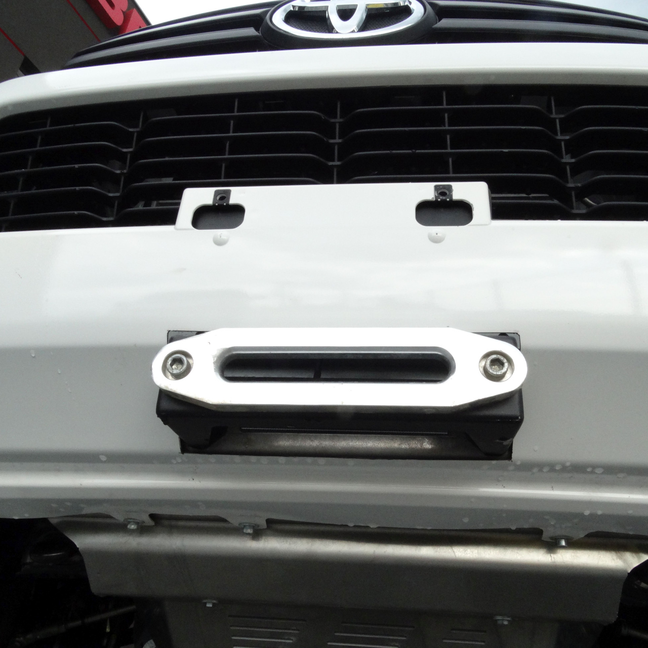 PŁYTA POD WYCIĄGARKĘ Toyota Hilux Revo